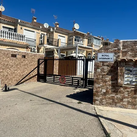 Homely Royal דירה