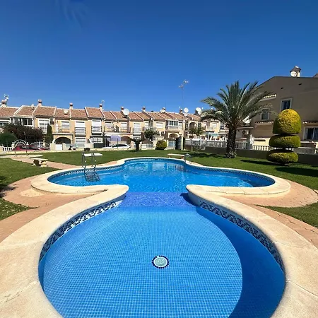 Homely Royal Apartment Torrevieja